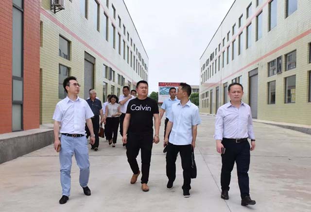 汪洋副縣長(zhǎng)及多家銀行負(fù)責(zé)人蒞臨澤恩參觀(guān)